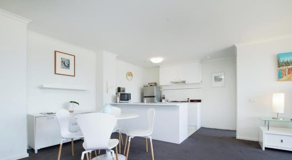 Comfort Apartment, Balcony | In-room dining