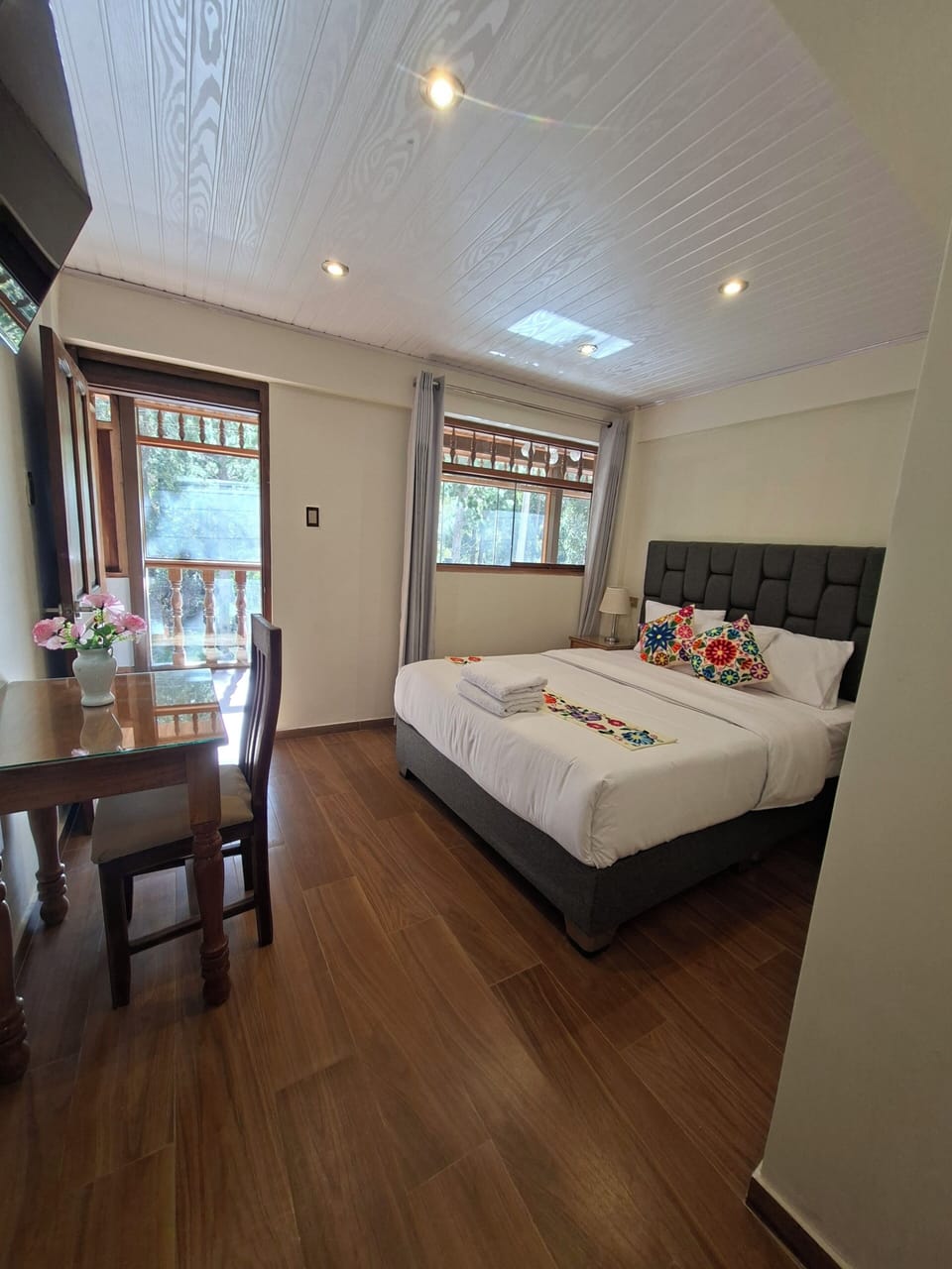 Deluxe Room, Private Bathroom, Mountain View | Desk, WiFi (free)