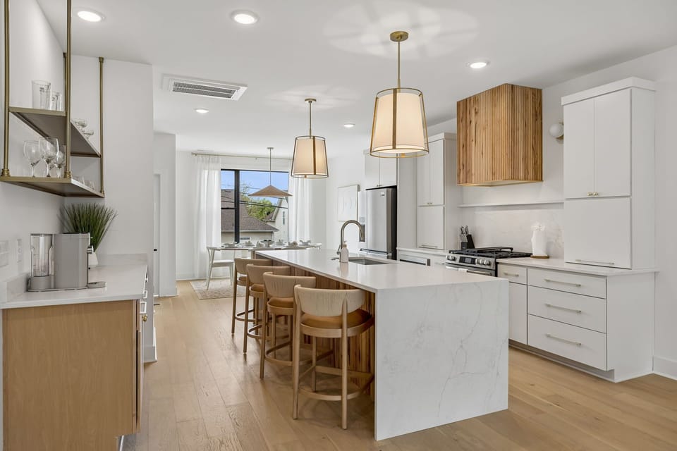 Kitchen: A stylish kitchen with contemporary finishes and modern lighting.