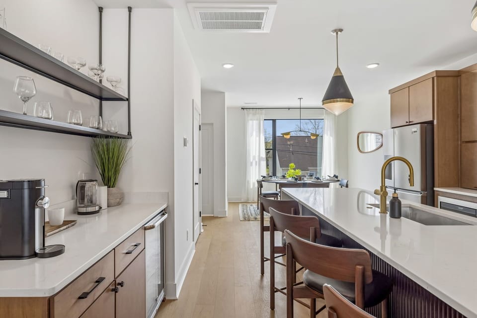 Kitchen: This bright and functional kitchen offers everything you need, including full-size appliances, cookware, and plenty of space to prepare meals.