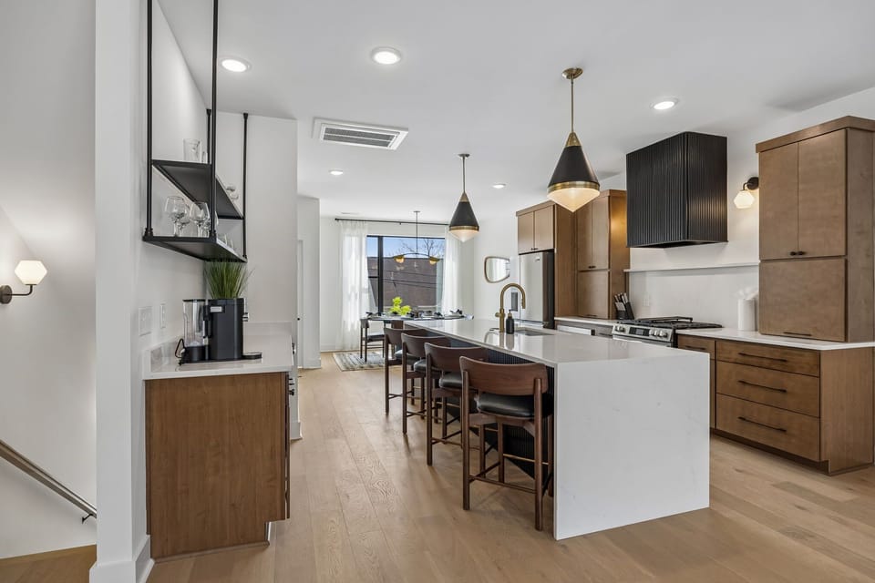 Kitchen: This bright and functional kitchen offers everything you need, including full-size appliances, cookware, and plenty of space to prepare meals.