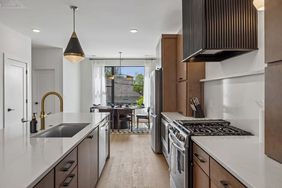 Kitchen: This bright and functional kitchen offers everything you need, including full-size appliances, cookware, and plenty of space to prepare meals.