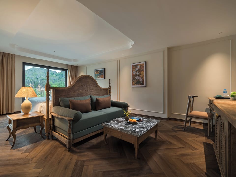  King Suite Mountain View | Pillowtop beds, in-room safe, soundproofing, iron/ironing board