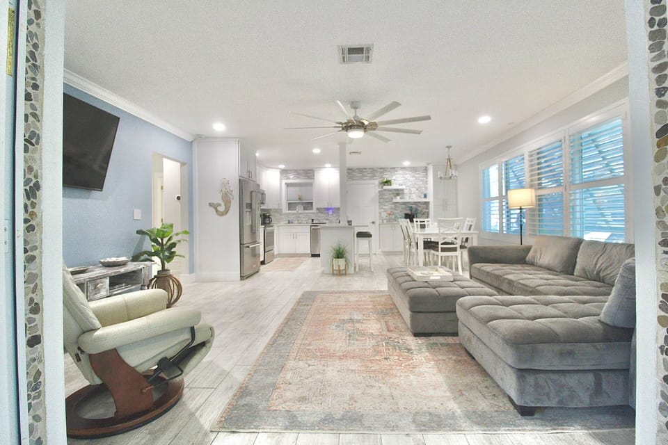 The beautiful open floor plan of Lounging Lizard invites you to come in and stay awhile…
