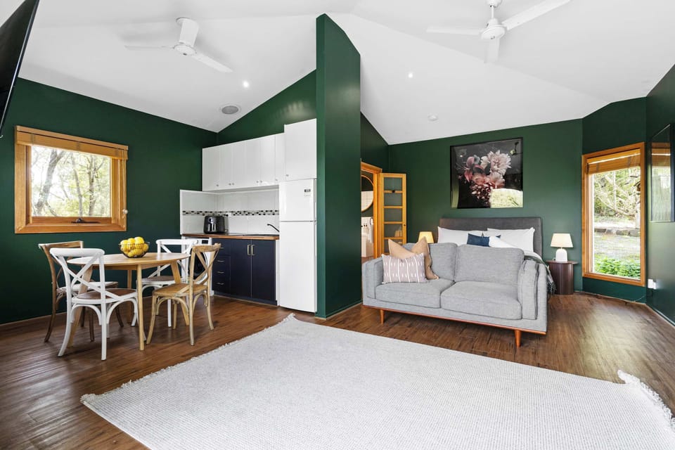 Modern Open Living with Kitchenette & Cosy Lounge