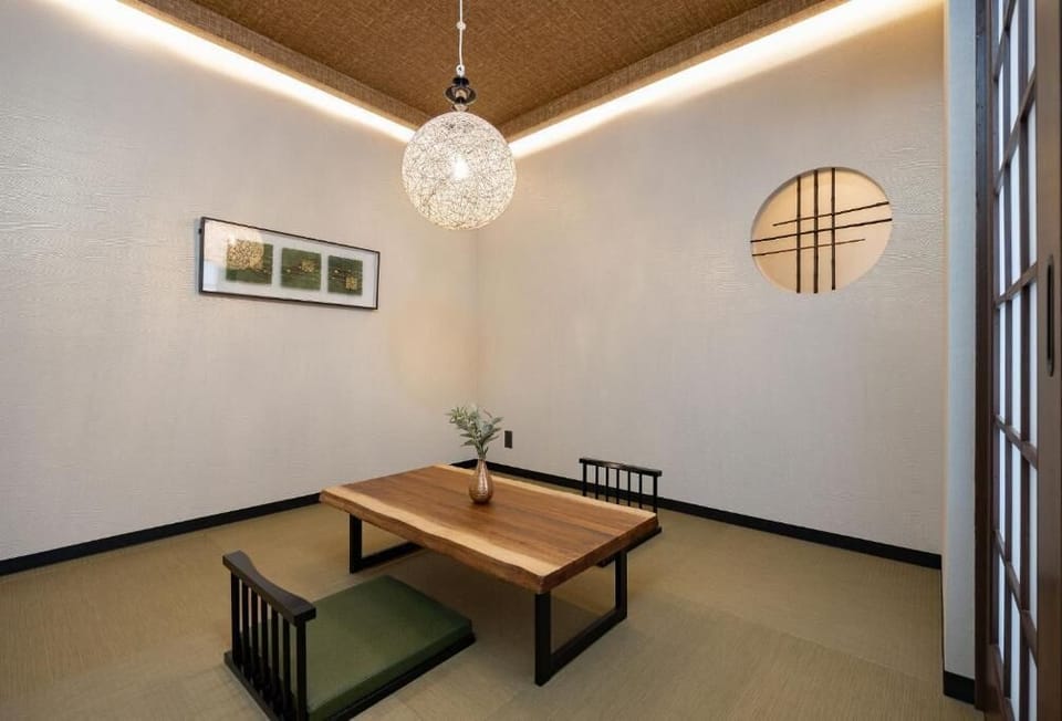 Basic Apartment | Dining