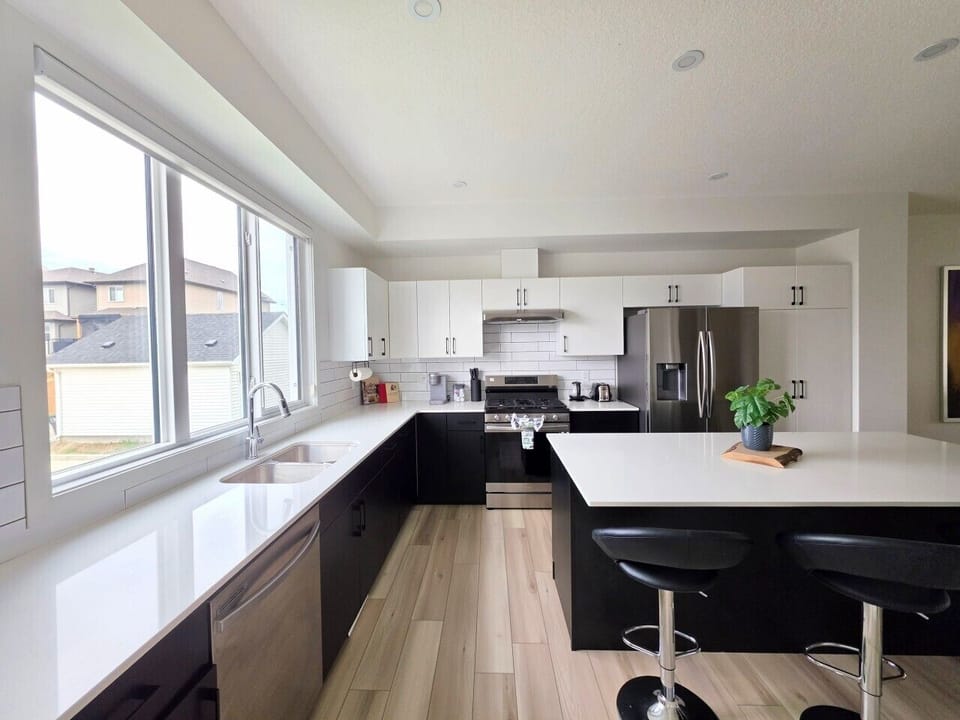Large Kitchen with Island