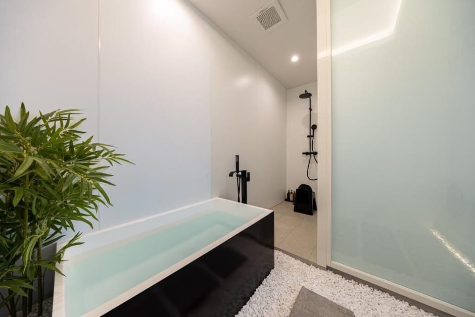 Comfort Villa | Bathroom | Slippers