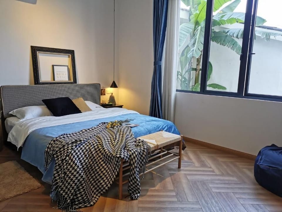 Superior Double Room, Non Smoking, Mountain View | Desk, laptop workspace, blackout drapes, soundproofing