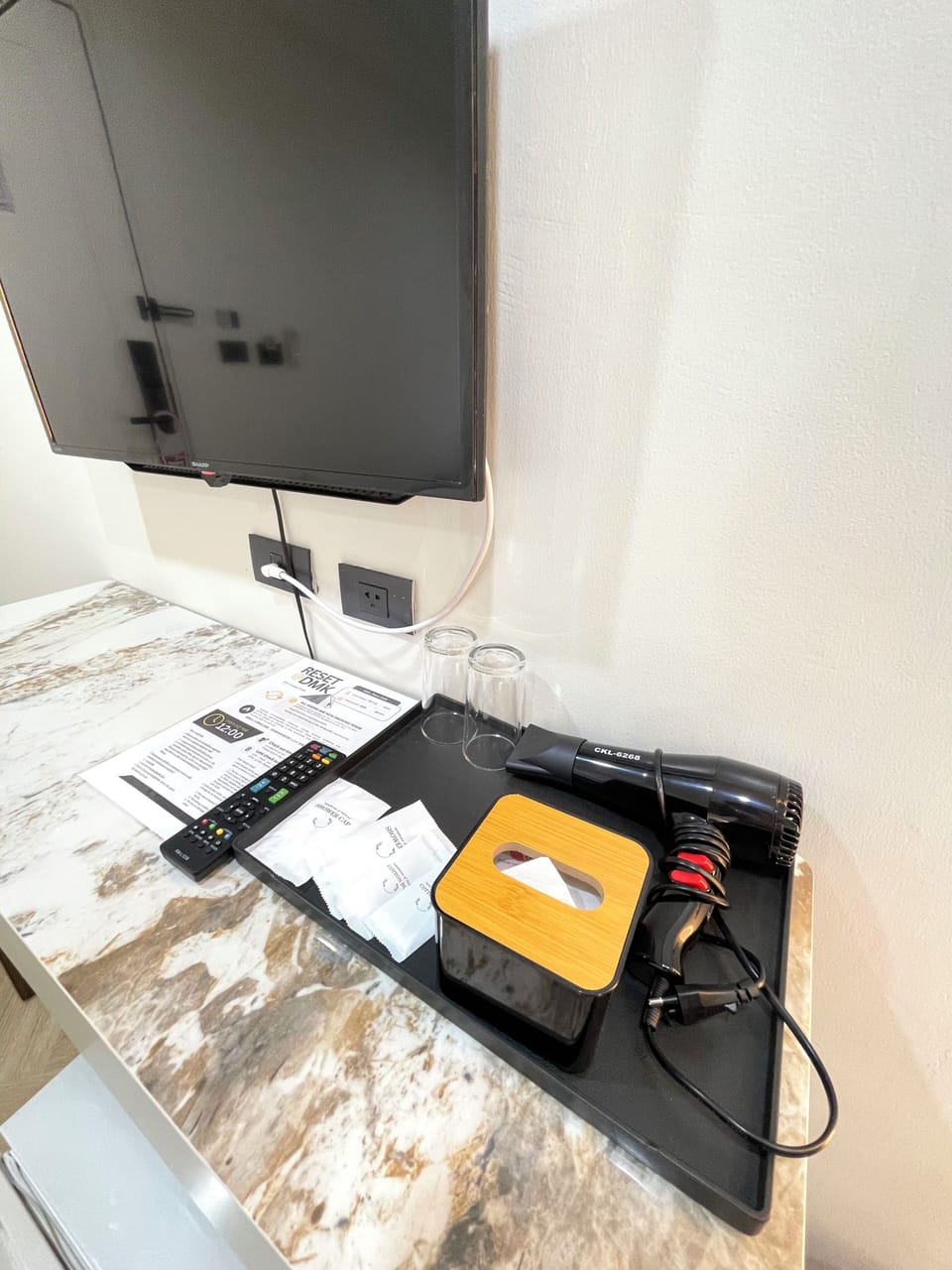 WiFi (free), bed sheets