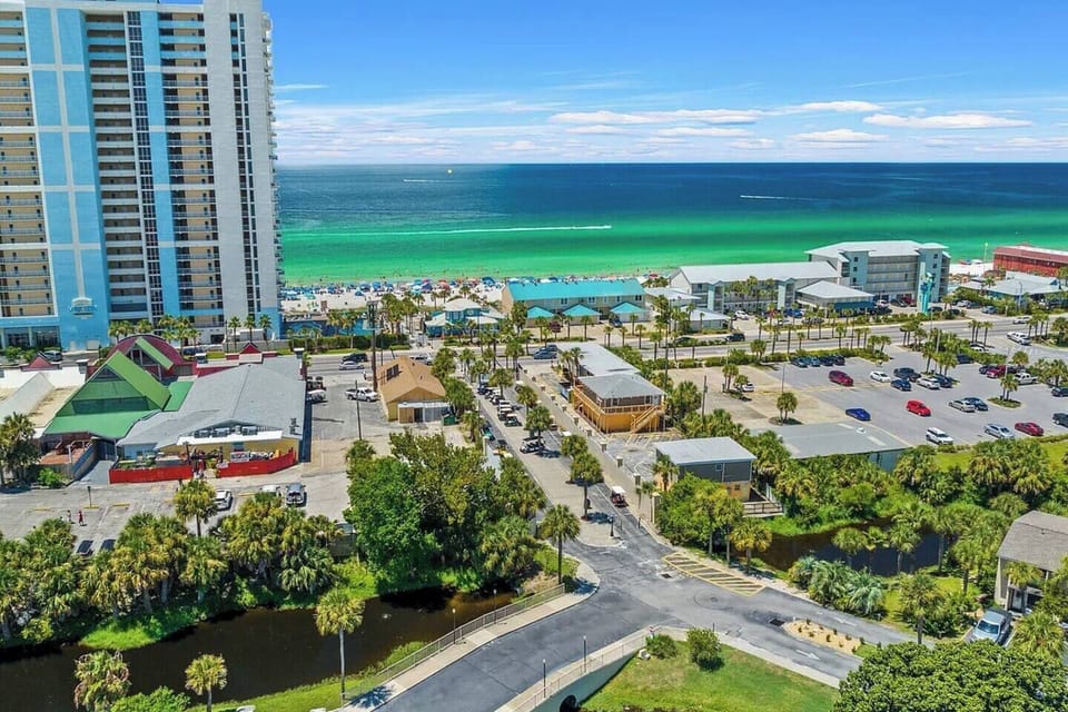 Close beach access, 0.3 Miles / 5 min pleasant walk to the beach