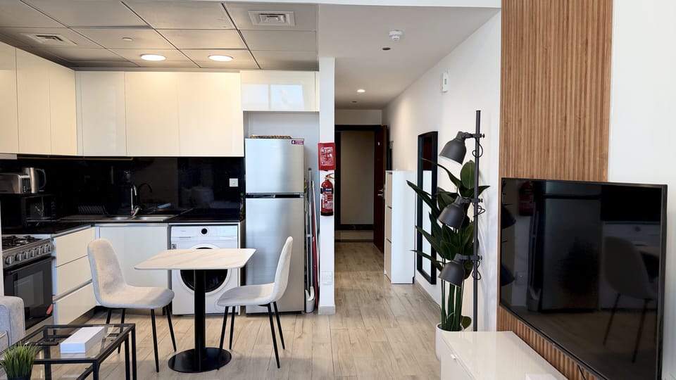 Standard Studio | Desk, blackout drapes, soundproofing, free WiFi