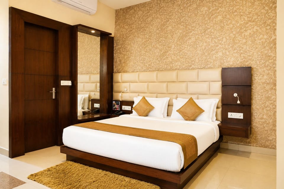 Super Deluxe Room | Premium bedding, WiFi (free), bed sheets