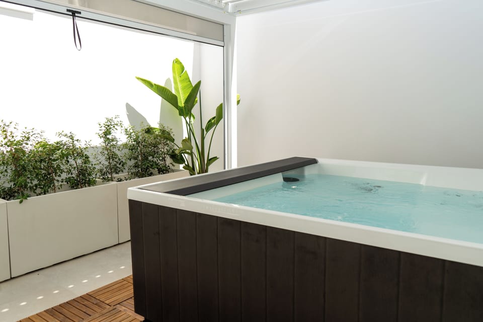 Indoor spa tub