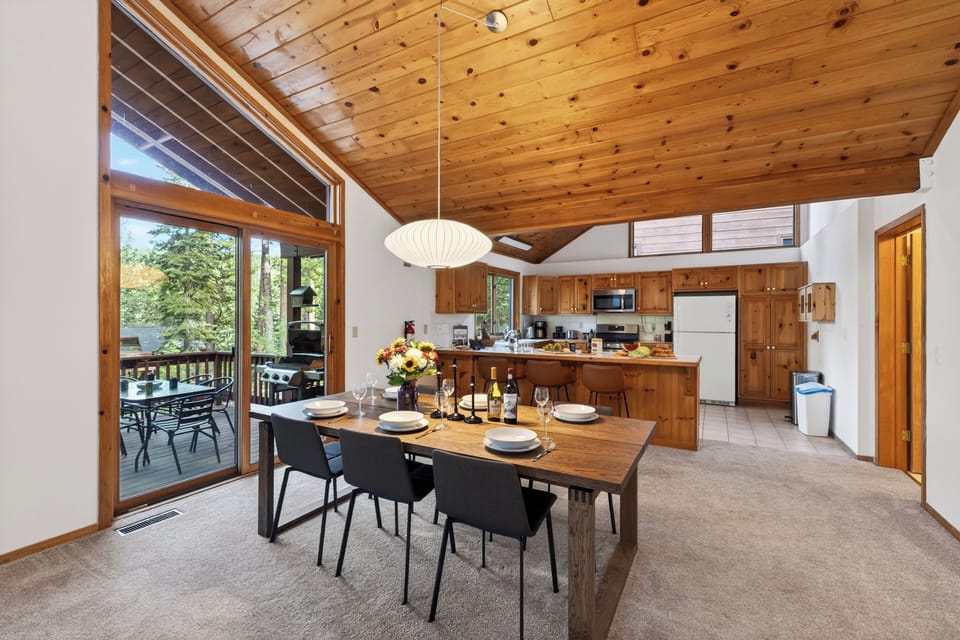Seamless transition from the dining table to the open-concept kitchen, ideal for entertaining guests.