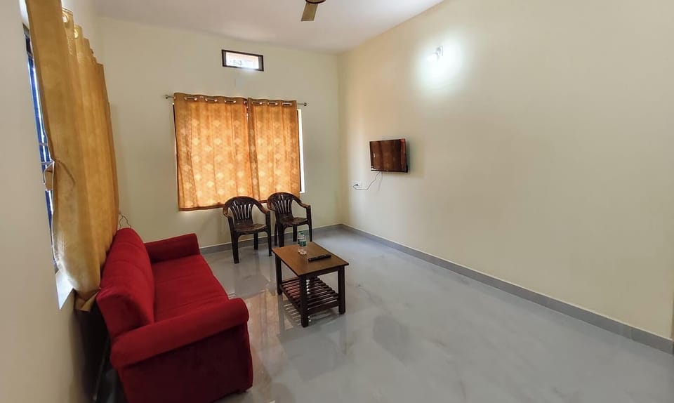 Family Double or Twin Room | Desk, laptop workspace, free WiFi