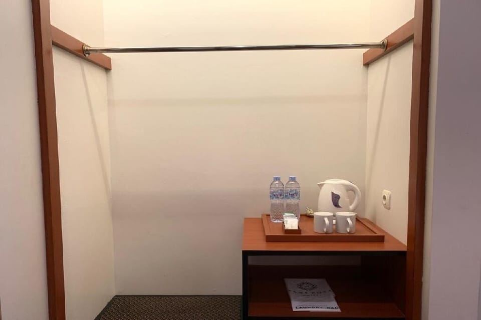 Desk, laptop workspace, WiFi (free), bed sheets