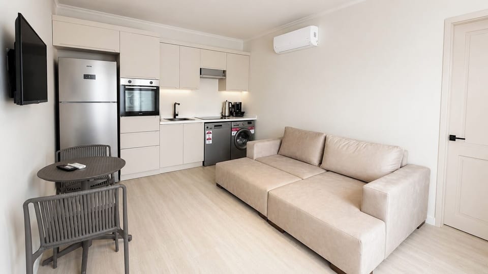 Family Studio Suite | Private kitchen