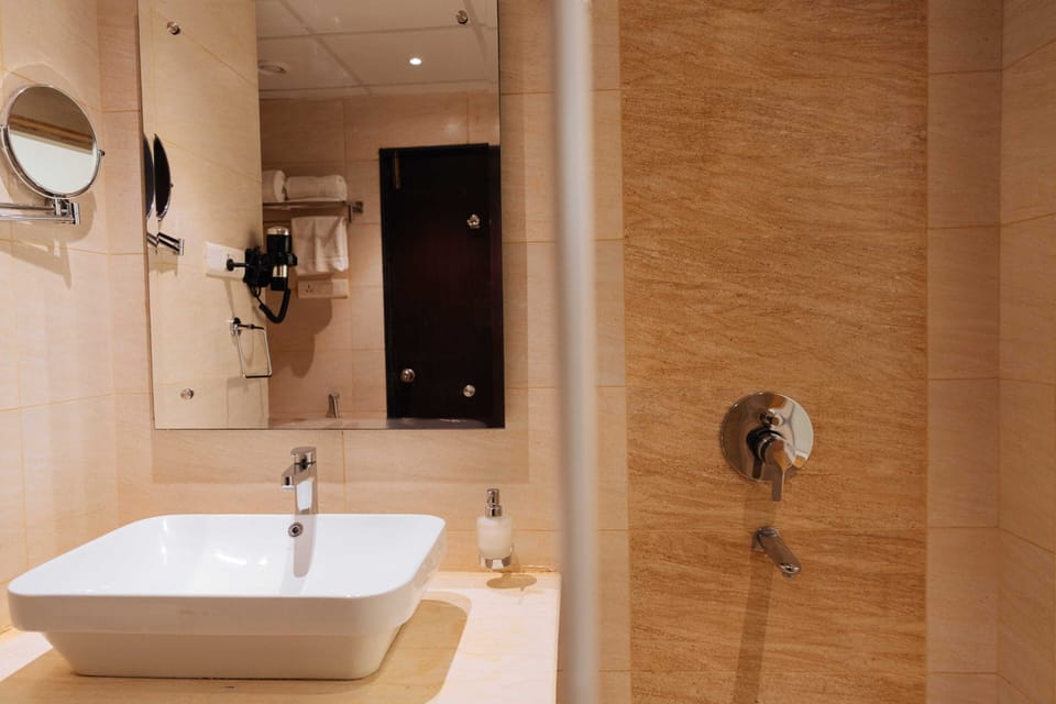 Premium Twin Room | Bathroom | Shower, hair dryer, slippers, towels