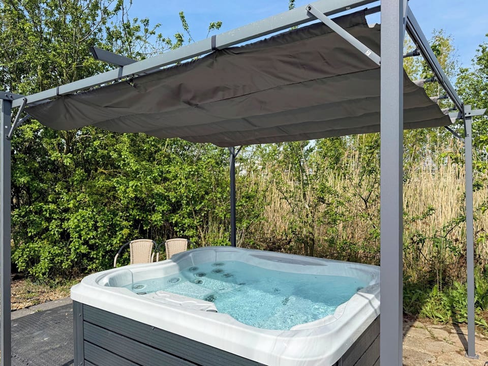 Hot tub | Horse Shoe Lakes 43 - The Grange Leisure Park, Mablethorpe