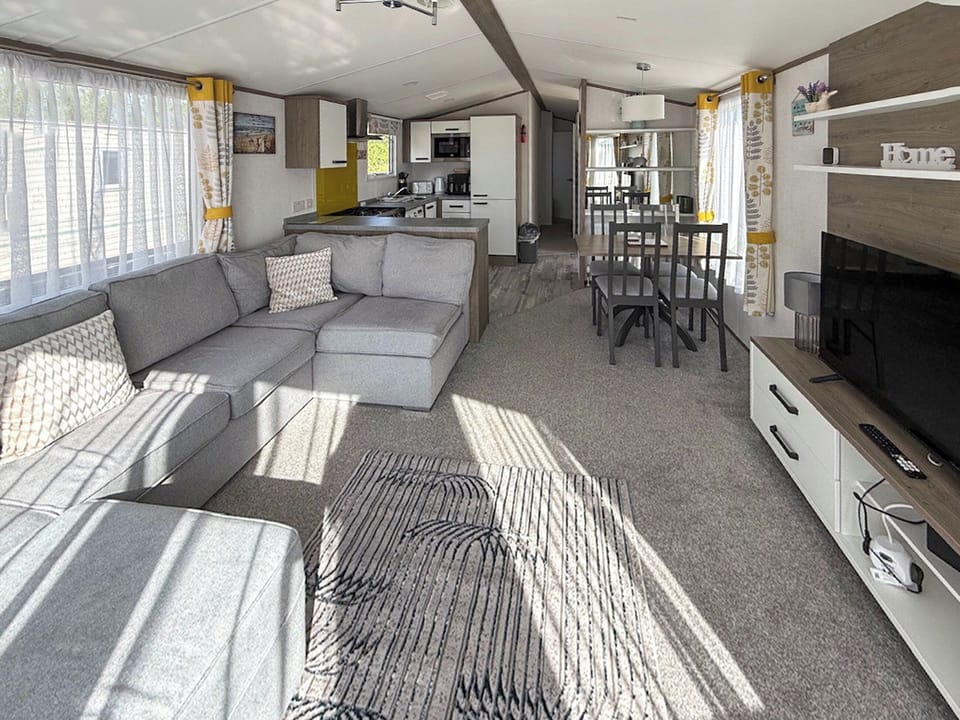 Open plan living space | Horse Shoe Lakes 43 - The Grange Leisure Park, Mablethorpe