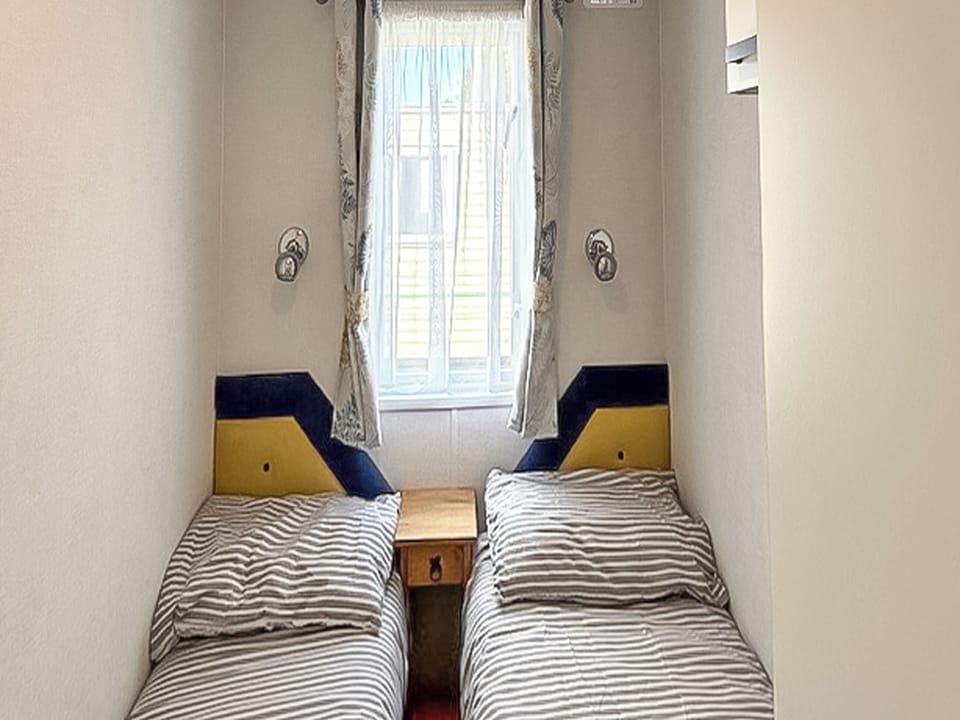 Twin bedroom | Horse Shoe Lakes 43 - The Grange Leisure Park, Mablethorpe