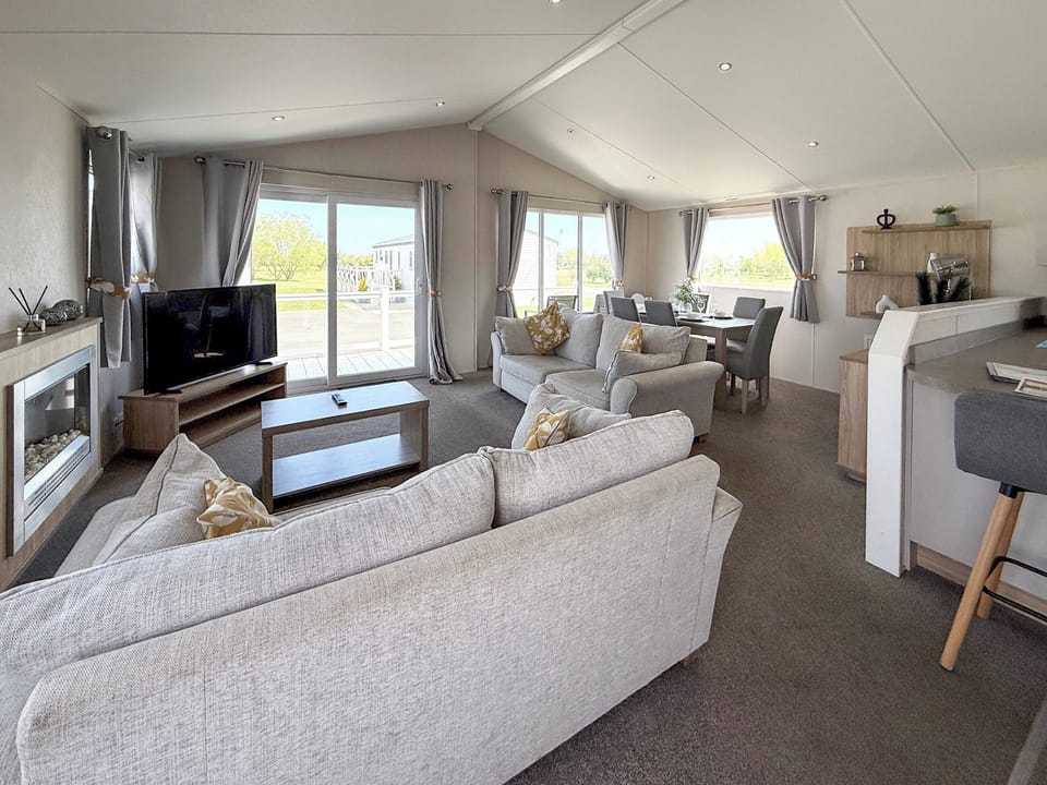 Open plan living space | Golf Village 27 - The Grange Leisure Park, Mablethorpe
