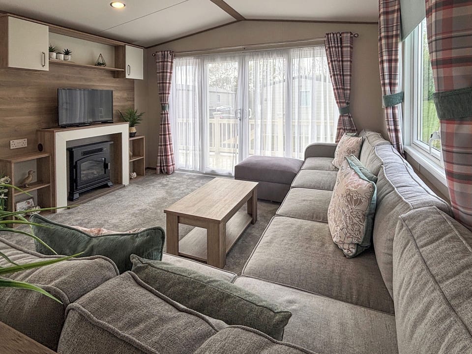 Open plan living space | Oak Village 17 - The Grange Leisure Park, Mablethorpe
