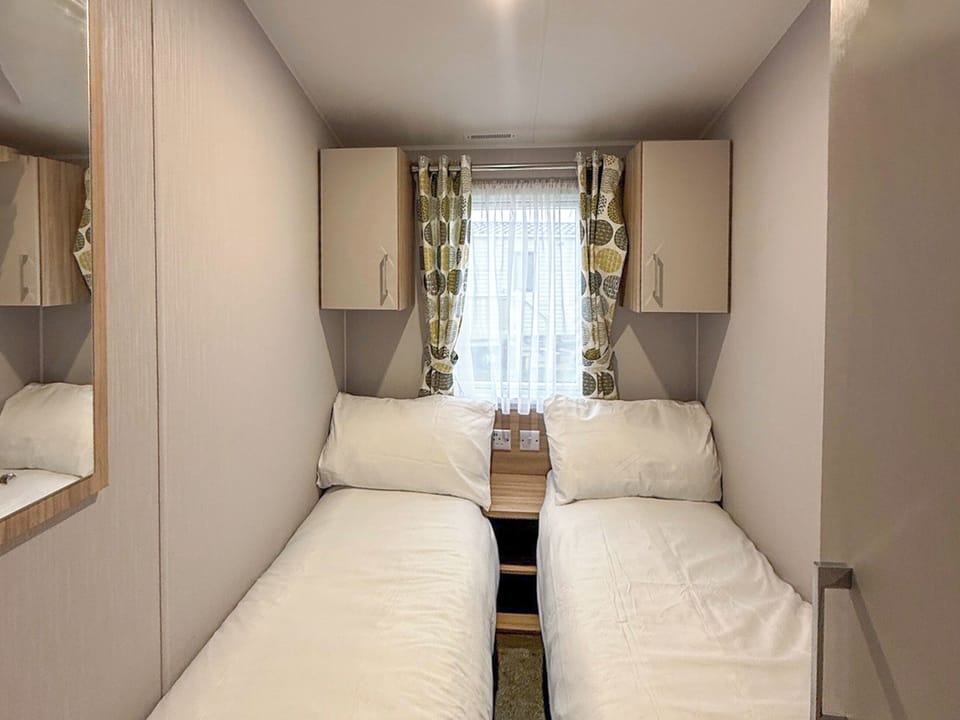 Twin bedroom | Golf Village 107 - The Grange Leisure Park, Mablethorpe