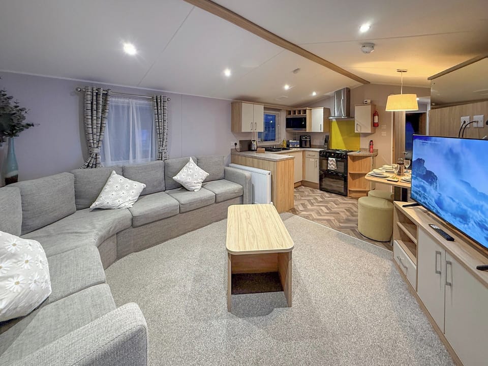Open plan living space | Golf Village 107 - The Grange Leisure Park, Mablethorpe