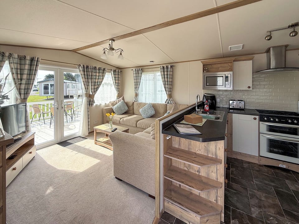 Open plan living space | Oak Village 83 - The Grange Leisure Park, Mablethorpe