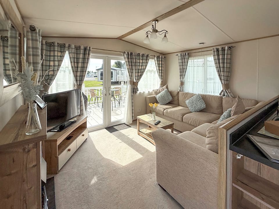 Open plan living space | Oak Village 83 - The Grange Leisure Park, Mablethorpe