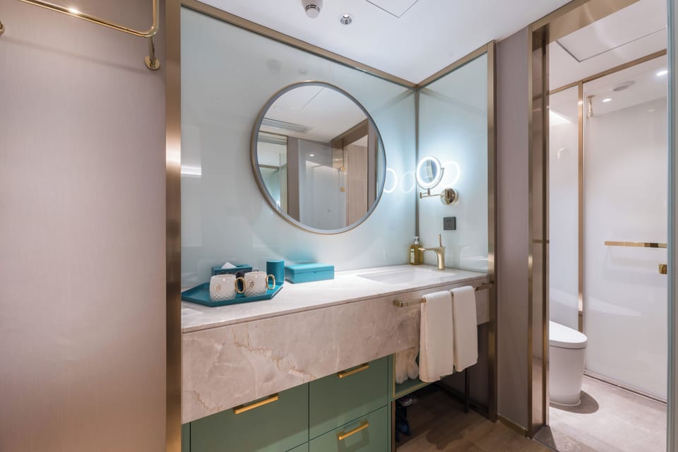 Superior Single Room | Bathroom | Shower, hair dryer, towels, shampoo