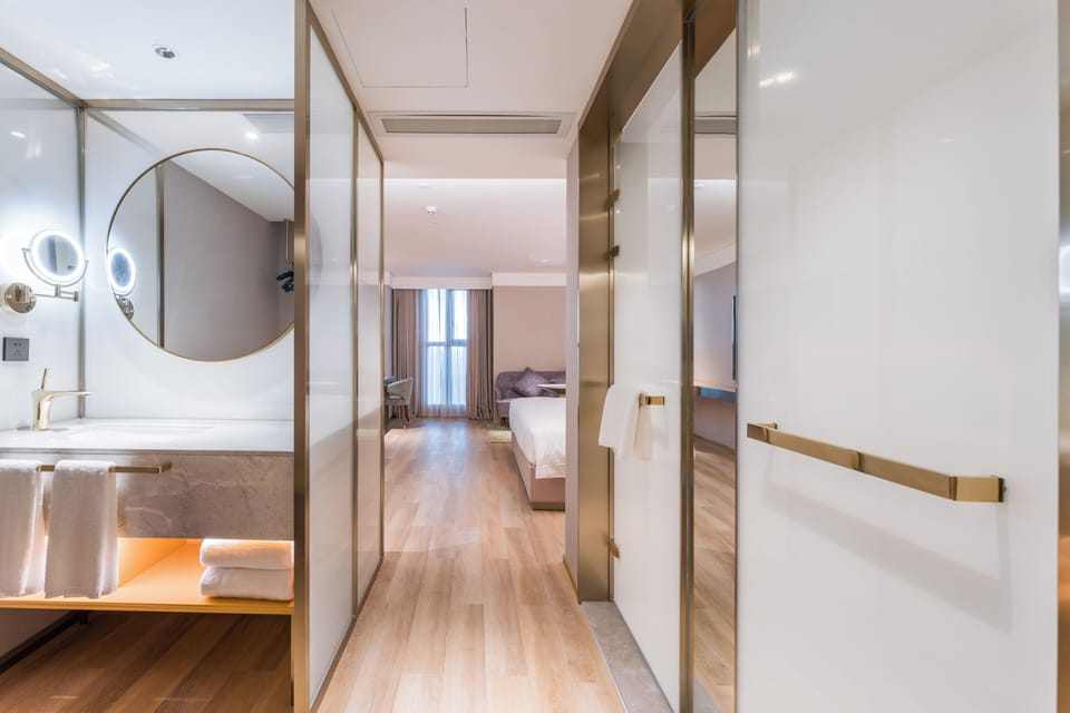 Superior Twin Room | Minibar (free items), desk, laptop workspace, WiFi (free)