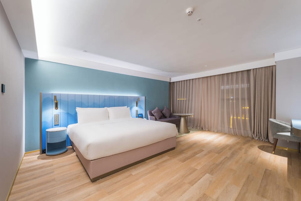 Business Single Room | Free minibar, desk, laptop workspace, free WiFi