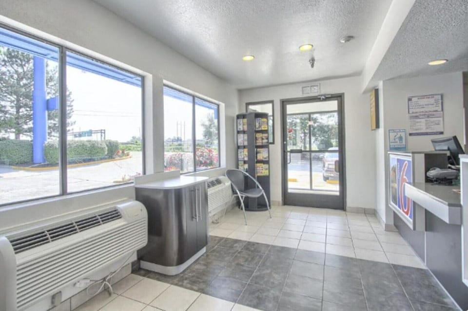 Entrance / Reception