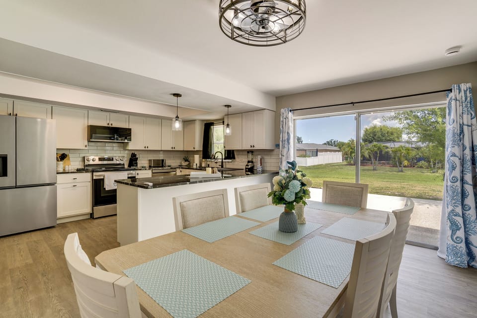 Dining Area & Kitchen