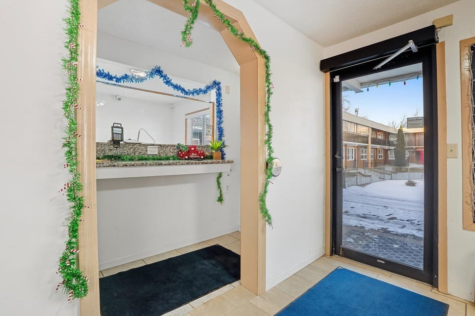Entrance / Reception