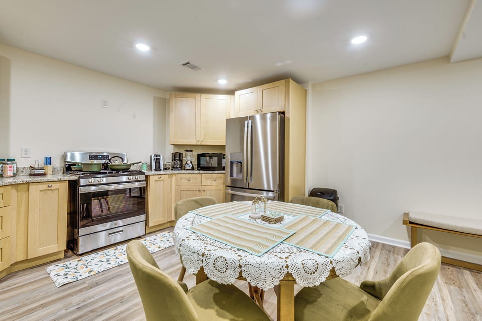 Eat-In Kitchen