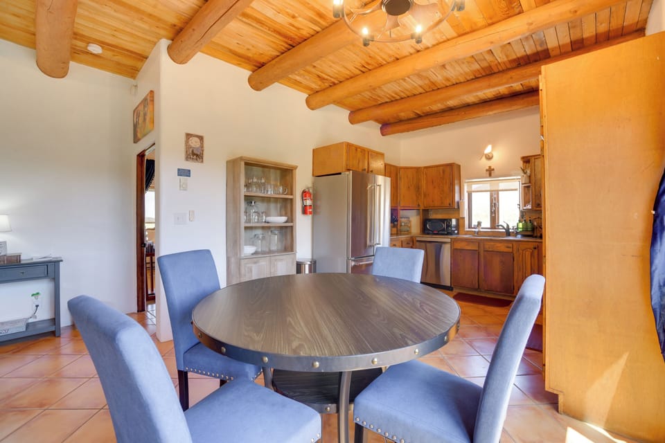 Dining Area | Dishware/Flatware Provided