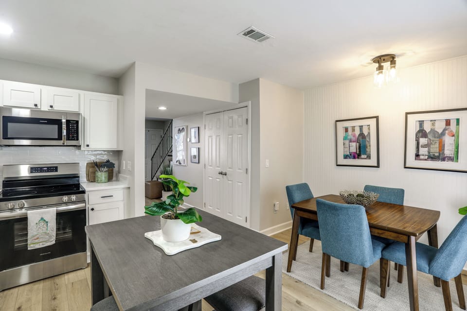 Dining Area | Dishes & Flatware Provided | 1st Floor