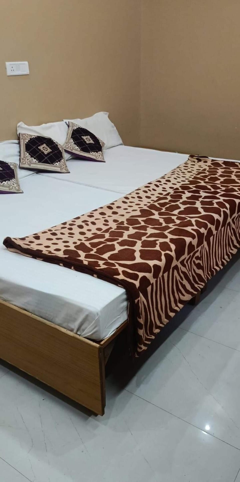 Family Room | Rollaway beds, bed sheets
