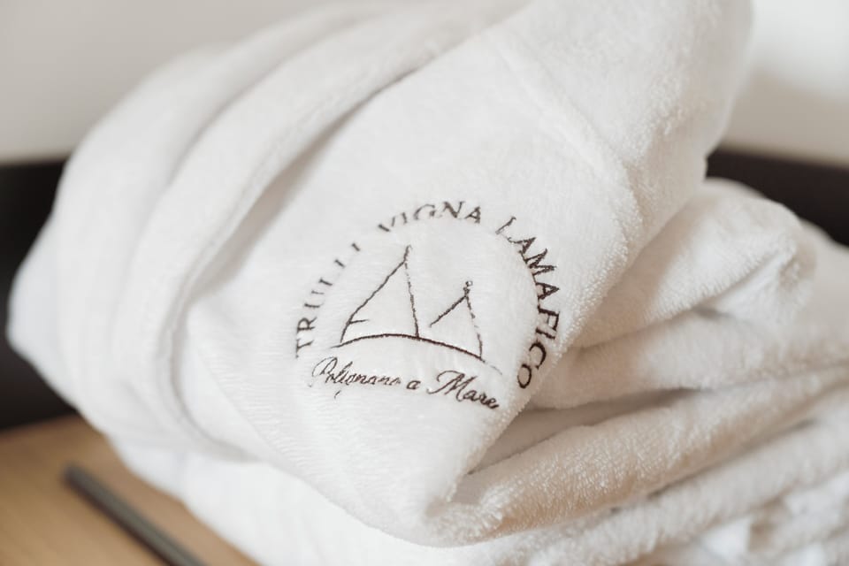 Luxury Room, Sea View | Minibar, in-room safe, WiFi (free)