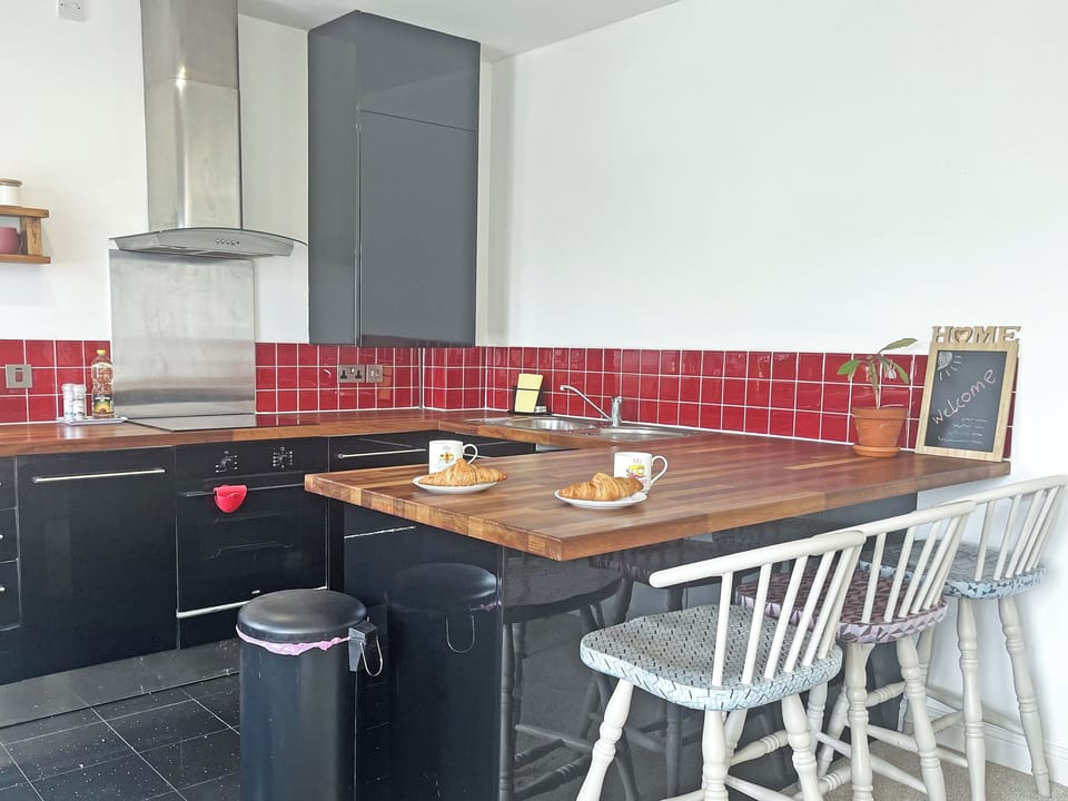 Kitchen area | 6 Pentire Mews, Newquay