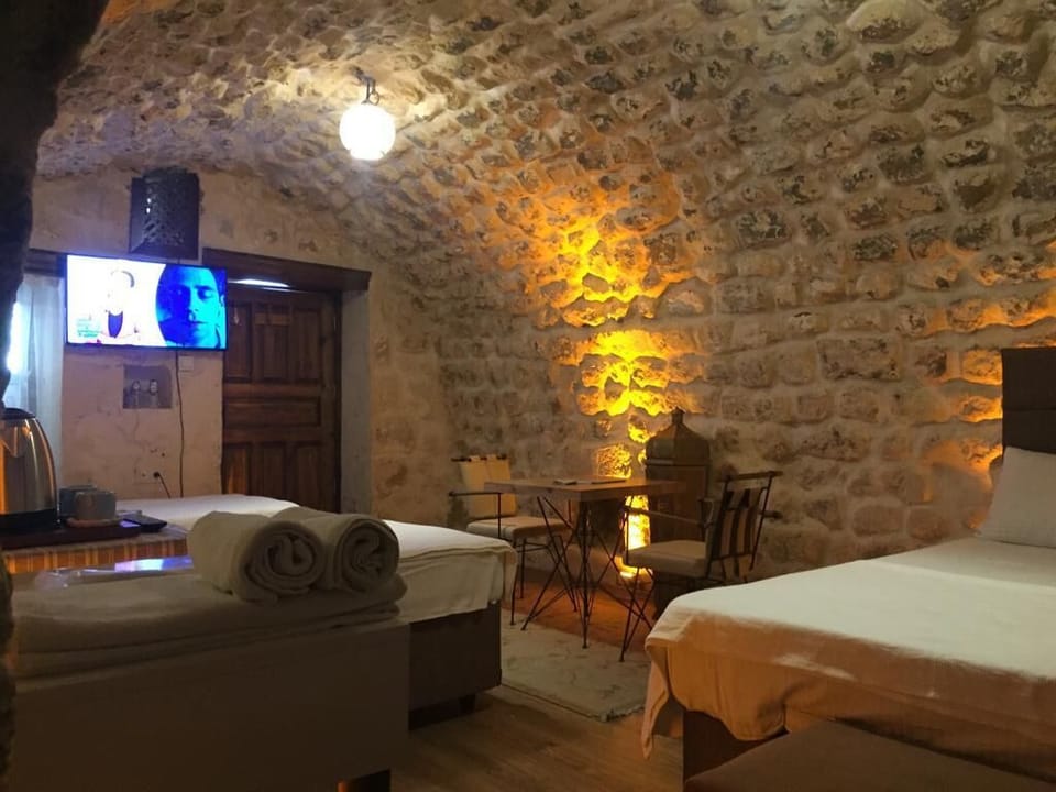 Exclusive Quadruple Room | Desk, blackout drapes, soundproofing, WiFi (free)