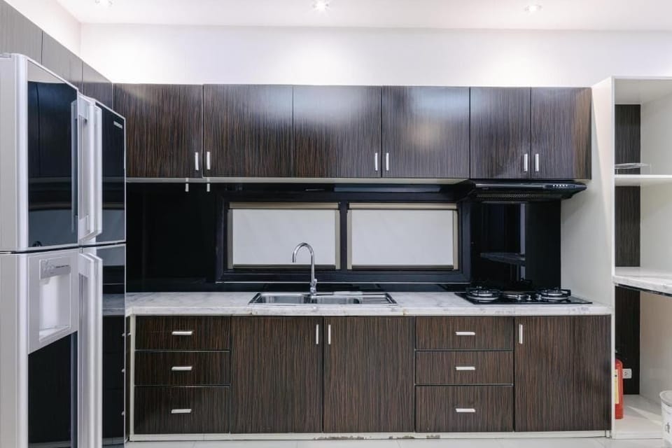 Apartment, 2 Bedrooms | Private kitchen | Fridge, microwave, stovetop, cookware/dishes/utensils