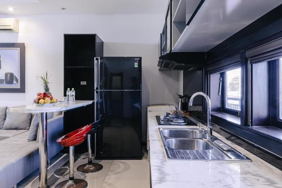 Apartment, 1 Bedroom | Private kitchen | Fridge, microwave, stovetop, cookware/dishes/utensils