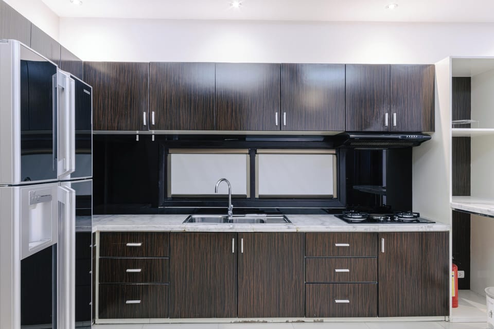 Apartment, 2 Bedrooms | Private kitchen | Fridge, microwave, stovetop, cookware/dishes/utensils