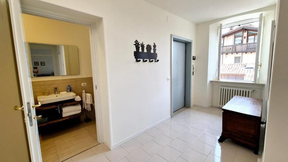 Comfort House, 2 Bedrooms, Balcony, City View | Interior