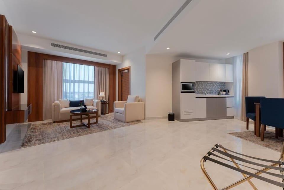 Presidential Suite, City View | Living area | 43-inch TV with satellite channels
